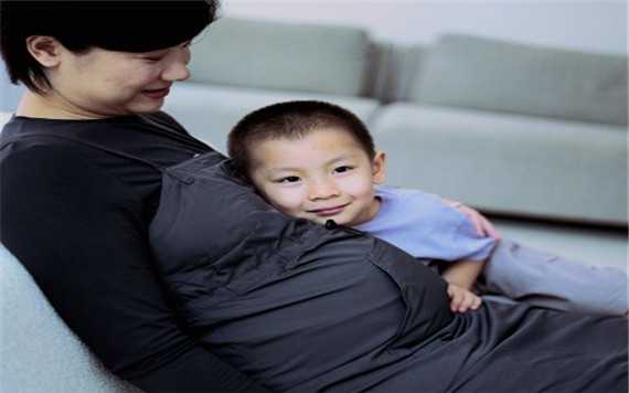 武汉最新代怀孕套餐代孕妇打引产针，代孕胎儿